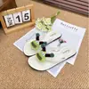 2026 Chinelos Little Monster Moda Praia Novos Sapatos com Solado Macio para Mulheres Antiderrapantes Verão Uso Externo Chinelos