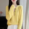 Suéter de punto de lana pura para mujer, nuevo modelo otoño/invierno 2026, cuello en V semiabierto, manga larga, multibotones, hombro normal, estiliza y a la moda