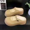 Sandálias fechadas da moda com sola grossa para mulheres, sapatos de malha perfurada respiráveis, novos sandálias vazadas para exterior de verão 2026