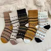 Nueva colección de otoño e invierno: calcetines finos, retro y con temática de bosque para uso diario, con un diseño dulce y lindo, y disponibles en pares a juego para parejas; también aptas como calcetines deportivos para bádminton