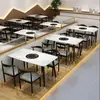 Mesa comercial de mármore com fogão de indução integrado, grelha para espetinhos e hot pot, conjunto de mesa e cadeiras comerciais para jantar