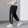 Pantalones casuales de seda helada ligeros y frescos de verano para hombre, corte holgado, talla grande, pantalones jogger de secado rápido, largo recortado