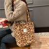 Bolso Tote Estampado para Mujer Casual Estilo Coreano Gran Capacidad Bolso Tote de Lona de Pana Bolso de Hombro de Felpa para Viaje para Mujer