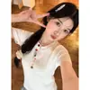 Blusa de Tricô Amarela Colorida com Botões de Manga Curta Estilo Coreano para Mulheres, Verão, Bonita e Única, Modelagem Justa, Gola Meio Aberta