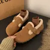 Zapatos Birkenstock de felpa retro color Maillard para mujer, ropa de exterior, nuevo estilo 2026, otoño e invierno, nuevo estilo, zapatos de algodón, zapatos peludos sin cordones para mujer