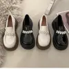 Mocasines para mujer 2026 otoño nuevo diseño de nicho perla francesa estilo británico casual versátil suela gruesa zapatos de cuero para mujer