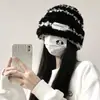 2025 Nuevo Gorro de Invierno Gorro Cálido Mismo Estilo que Celebridad de Internet Gorro de Felpa Patrón Coreano Gorro Cálido de Felpa para Exteriores para Mujeres