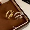 Anillo abierto de doble capa redondo de circonita cúbica de temperamento coreano nicho sensación de alta gama anillo para el dedo índice joyería de mano versátil simple de lujo ligero