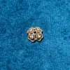 Fuerte Retención de Color Chapado en Oro de 14K Incrustaciones de Circonita Soporte de Copo de Nieve Flor de Cuatro Hojas Porta Cuentas de Flor de Ciruelo Accesorios para Joyería de Cuentas DIY