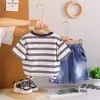 Conjunto de Verano Nuevo 2026 para Niños de Manga Corta para Niños, Elegante Top Rayado de Cuello Redondo y Conjunto de Dos Piezas de Shorts Moderno