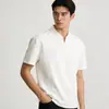 Venta al por mayor de fábrica Camiseta de manga corta con cuello en V pequeño de color liso, diseño deconstructivo retro americano, top casual simple holgado para hombre