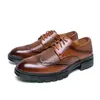 Zapatos casuales de cuero para hombre, transfronterizos, talla 46, modelo nuevo, zapatos de cuero brogue tallados estilo británico para hombre, zapatos de boda de moda