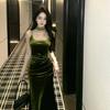 Vestido de Tirantes de Terciopelo Verde Cintura Larga Corte Ajustado de Gama Alta Cuello Cuadrado Vestido Cola de Pez Diario Primavera y Otoño Mujer