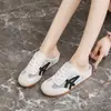 Mules Retro Cerrados sin Talón 2026 Nuevos Zapatos Casuales de Malla de Verano Pantuflas Planas Versátiles para Estudiantes