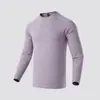 Una alternativa asequible a la camiseta de manga larga, esta camiseta deportiva y de fitness de ajuste slim, que absorbe la humedad y el sudor, es adecuada como capa base y para uso casual al aire libre.