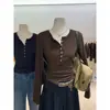 Camiseta Elegante com Gola Henley - estilo minimalista, camiseta de manga comprida com botões, perfeita para o início do outono, corte justo, camada base versátil para o dia a dia para mulheres