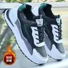 Nuevos zapatos de hombre para otoño e invierno, suela blanda, antideslizantes, zapatos para padre, cálidos con forro de felpa, zapatos de algodón, cuero, impermeables, deportivos, casuales