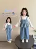 Conjunto elegante y chic de pantalones vaqueros de pierna ancha para niñas, primavera y otoño, nueva versión coreana 2026, conjunto dulce de tres piezas para niños pequeños