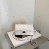 Nova Bolsa Quadrada Pequena de Cor Sólida da Moda 2026, Versátil e Elegante, Bolsa de Ombro Estilo Chanel para Mulheres, Bolsas de Corrente, Bolsa Feminina de Luxo Leve