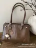 Bolso Casual y Versátil para Mujer Gran Capacidad Nuevo Otoño e Invierno 2025 Bolso de Hombro Retro Bolso Tote de Alta Calidad para Viajes