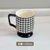 Taza de Arte con Patrón Retro Color Blanco y Negro Cerámica de Alta Calidad Lujo Ligero Copa de Oficina Taza de Café Venta al por Mayor