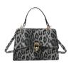 Bolsa de ombro da moda transfronteiriça Bolsa de estilo ocidental da moda Bolsa feminina com design de nicho personalizado Bolsa de mão para deslocamento Pequena bolsa quadrada
