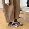 Zapatos Mary Jane Redondos de Terciopelo Retro con Velcro y Felpa Adicional Otoño Invierno Versátiles de Temperamento Zapatos de Abuela