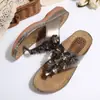 2026 Verano Nuevo Comercio Exterior Tallas Grandes Mujer Casual Cómodas Sandalias de Dedo con Flor de Remache Talla Única para Todos