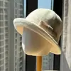 Chapéu de feltro de lã estilo Hepburn com aba redonda para mulheres outono e inverno casual versátil estilo garota rica faz o rosto parecer menor chapéu balde moderno