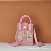 Bolsa Nova para Celular da Primavera de 2026 Bolsa de Palha Casual Feminina Bolsa Quadrada Pequena de Palha Portátil Versátil Design de Coração