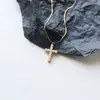 Collar con Colgante de Cruz de Perlas Estilo Francés Ins Tendencia Acero de Titanio para Mujer, Diseño de Nicho de Lujo Ligero Exquisita Cadena para Clavícula