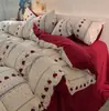 Invierno Acolchado Simple Cara Polar Leche Polar Ropa de Cama Juego de Cuatro Piezas Cubierta de Edredón Coral Fleece Cara Sábana de Cama de Dormitorio Tres Piezas