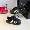 Zapatos de concha estilo retro para niñas, nueva colección primavera/verano 2026, zapatos casuales de moda y versátiles para niños, zapatos estilo Forrest Gump para niños mayores, modernos
