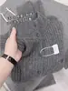 Suéter de Punto Gris de Cuello Medio para Mujer 2025 Nuevo Estilo Suéter de Manga Larga con Botones de Corazón Bordados y Canalé para Viajar y Vestir en Capas