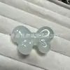 Estilo Chino Tianshan Verde Exquisita Borla de Mariposa Jade Natural Seda Dorada Extracto de Mariposa Colgante Verde Suministro en Vivo