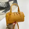 2026 Nova Bolsa de Bowling com Textura Trançada para Mulheres Luxo Leve Estilo Old Money Bolsa de Ombro Único Transversal Bolsa Boston Almofada
