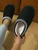2025 Nuevas Pantuflas Casuales de Terciopelo Imitación de Ciervo con Empalme de Color Puro, Suela Gruesa Antideslizante, Cálidas de Algodón para Mujer