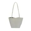 Bolso tote de lujo minimalista de nicho para mujer, nuevo bolso tipo cubo de moda 2026 de gran capacidad, bolso de hombro para el trabajo al por mayor