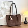 Nova Bolsa Tote Estampa de Leopardo Feminina Grande Capacidade Leve Ombro Único Bolsa de Mão para o Trabalho Casual Versátil Moda Bolsa Feminina