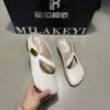 Mules plateadas tipo francés de suela gruesa sin cordones con plataforma oculta para mujer, Nuevo modelo Primavera/Verano 2026