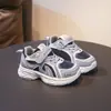 Zapatos deportivos para niños, nuevos modelos de primavera y otoño, zapatillas tipo "dad shoes" para niños, suela suave antideslizante, zapatos ligeros de malla transpirable, zapatillas para correr para niñas