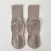 Calcetines de Yoga, Calcetines Antideslizantes de Silicona para Piso de Media Pantorrilla, Calcetines Largos para Fitness Pilates, Calcetines Deportivos Versátiles para Aeróbicos para Mujer