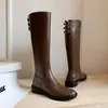 Botas Altas da Moda Maillard Marrom Retrô Emagrecedoras Bico Redondo Abertura Ampla para Mulheres Outono Inverno Sola Plana Botas de Cavaleiro Tamanho Grande 4142