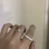 Anillo Hueco Estilo Vintage Cool con Tachuelas de Diamante Cepillado y Temperamento Único, Estilo Niche Old Money, Anillo Apilable con un Toque de Lujo para Mujer