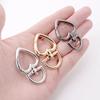 En Stock Color que Conserva Chapado Eléctrico Anillo de Resorte Accesorios para Bolsos DIY Llavero con Forma de Corazón Colgante de Pompón Conector con Forma de Corazón