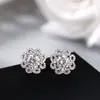 Brincos de tarraxa Huitan moda populares micro cravejados com zircônia flor deslumbrantes populares brincos femininos pequenos estilo diário para o trabalho