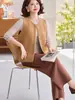 Conjunto de Tres Piezas Chaleco de Otoño para Mamá Joven 2026 Nuevo de Moda Chaleco de Punto Top y Conjunto de Pantalones de Pierna Ancha
