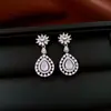 Aretes Colgantes de Zirconia Francesa Forma de Gota Collar Estilo Palacio Lujo Ligero Temperamento Cadena para Clavícula Set de Joyería de Moda Versátil