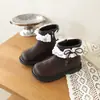 Botas Curtas Infantis 2026 Outono/Inverno Novo Estilo Botas Infantis Botas Martin para Meninas Sapatos de Couro Solado Macio Sapatos de Bebê Versátil Algodão