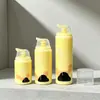Frascos a vácuo amarelos de pequena capacidade (15ml, 30ml, 50ml), feitos de plástico PP com mecanismo de mola, adequados para embalagens de cuidados com a pele e personalizáveis